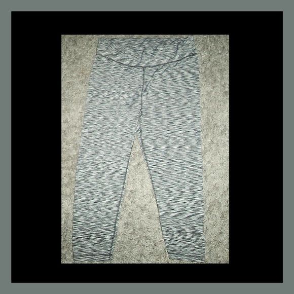 VELOCITY LEGGINGS ATHLETIC YOGA PANTS CAPRIS BLACK SPACE DYE-WOMENS PLUS SIZE 1X - Picture 1 of 4